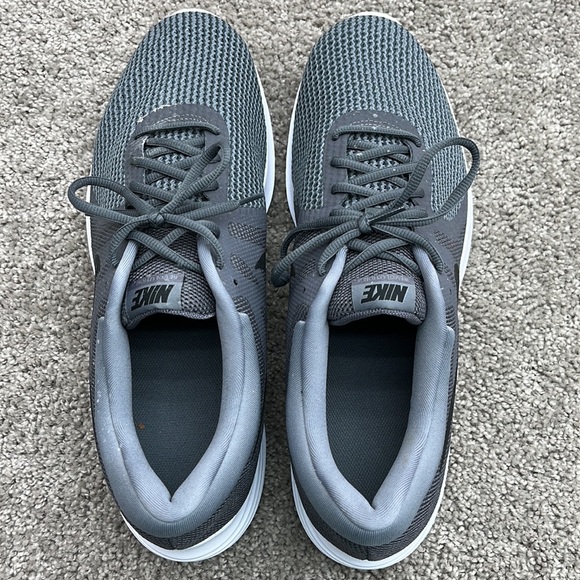 Nike Revolution 4 Gray Green Men’s size 15 - Picture 9 of 13